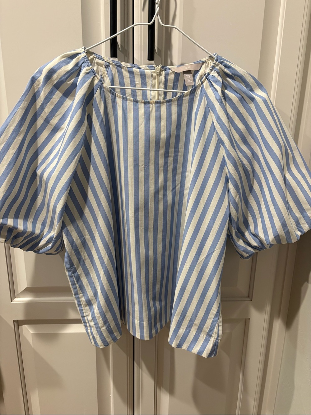 H&M Blue & White Striped Puff-Sleeve Top, size M. EUC